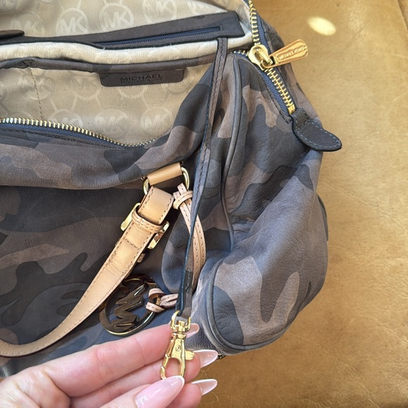 RARE Michael Kors Blue Camo Distressed Camouflage Leather Bag + FREE Makeup Bag - Picture 11 of 14